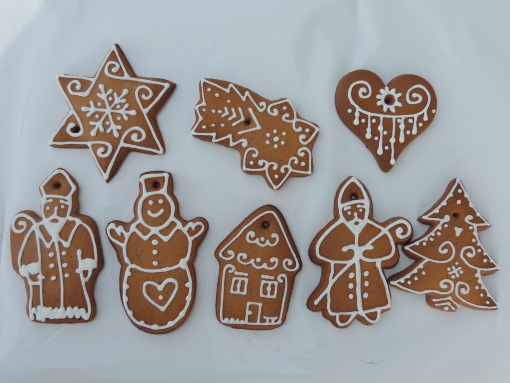 Zawieszki z piernika 7-8 cm